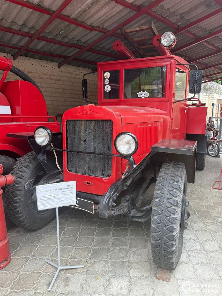 Пожарные автомобили и героические спасатели: в Днепре работает уникальный музей ГСЧС Пожарные автомобили и героические спасатели: в Днепре работает уникальный музей ГСЧС