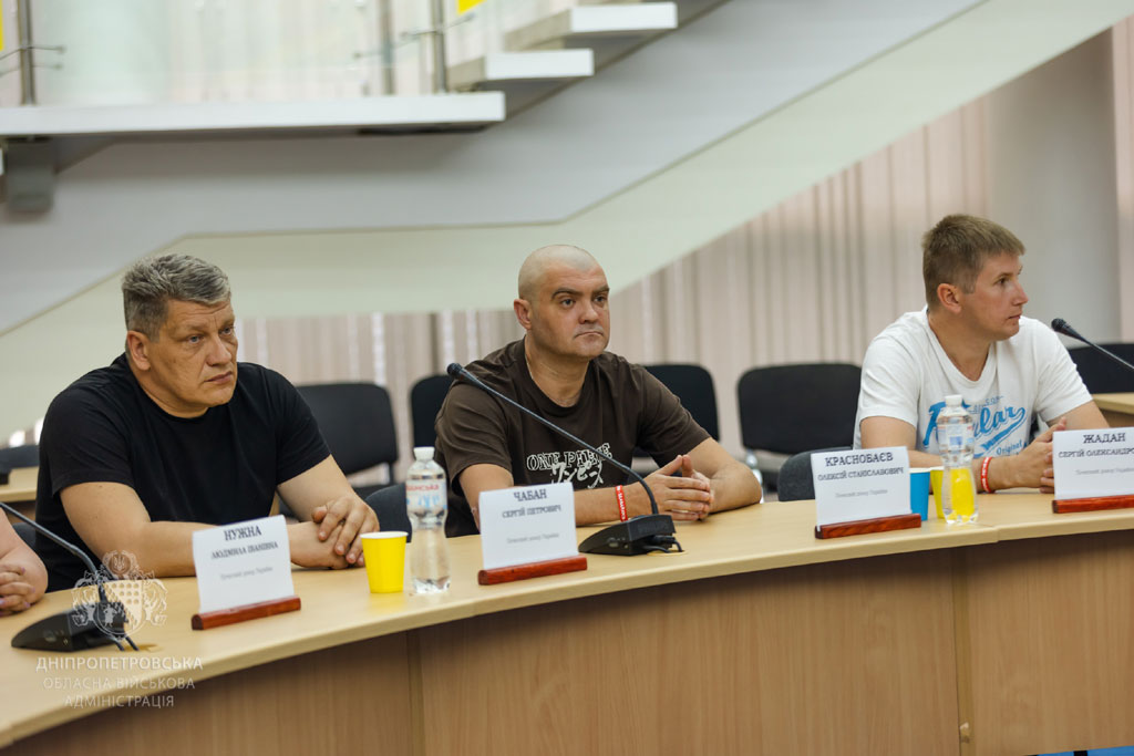 Сдают кровь, чтобы спасти жизнь: в Днепропетровской ОВА отметили доноров Сдают кровь, чтобы спасти жизнь: в Днепропетровской ОВА отметили доноров