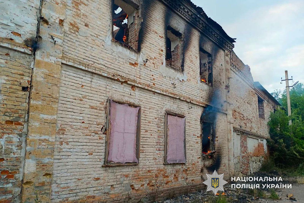 Враг атаковал Никопольщину: без жертв, но есть разрушение Враг атаковал Никопольщину: без жертв, но есть разрушение