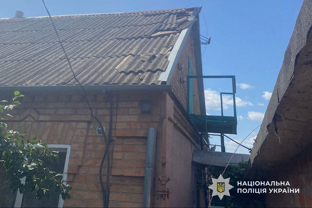 Враг атаковал Никопольщину: без жертв, но есть разрушение Враг атаковал Никопольщину: без жертв, но есть разрушение