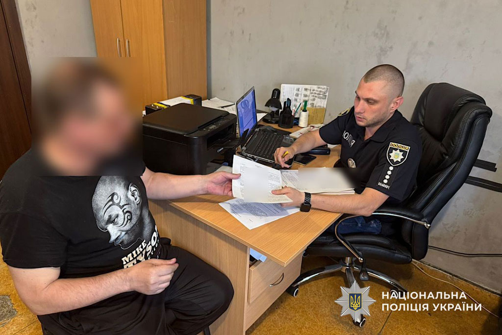В Днепре полицейские задержали 53-летнего горожанина за покушение на убийство В Днепре полицейские задержали 53-летнего горожанина за покушение на убийство