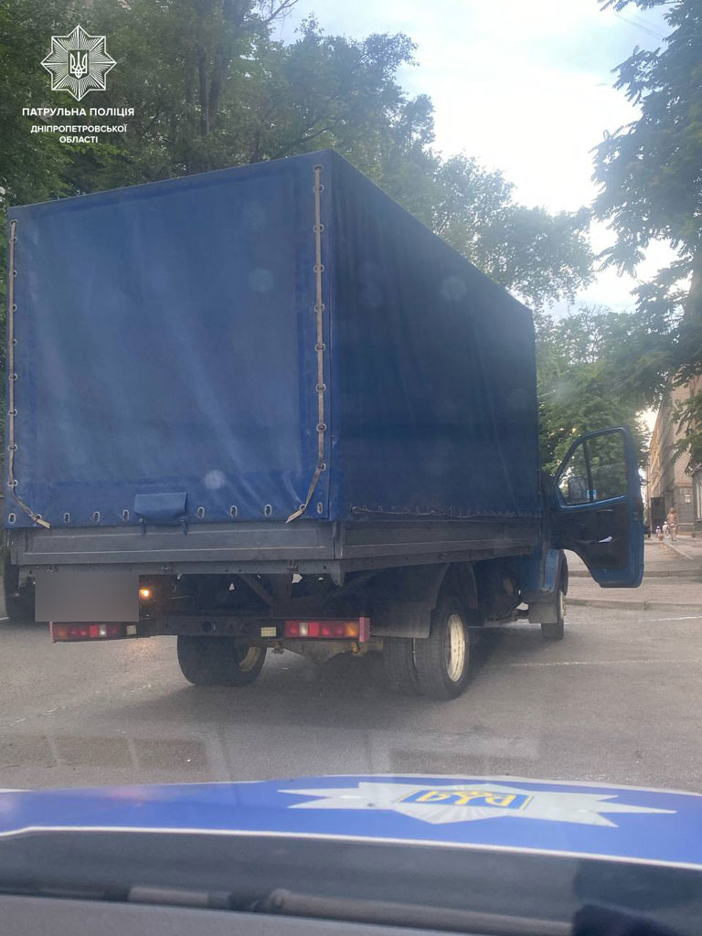 В Днепре водитель, лишенный права вождения, совершил ДТП В Днепре водитель, лишенный права вождения, совершил ДТП