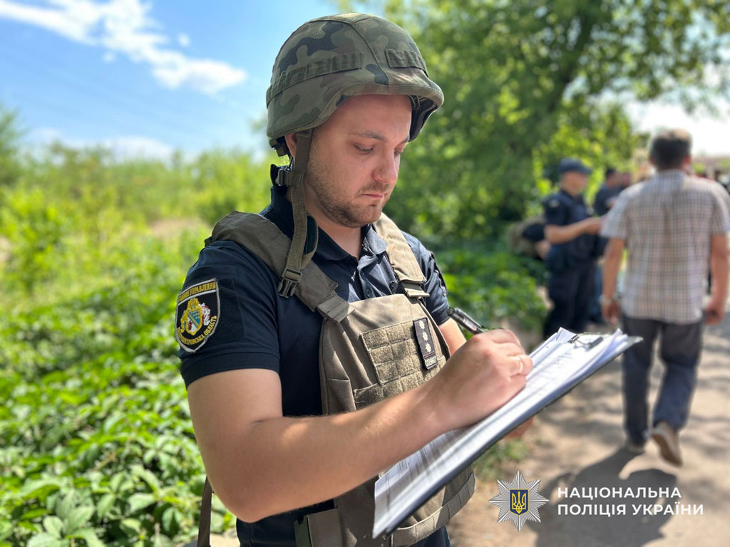 Из-за вражеских обстрелов на Днепропетровщине есть погибший и раненные: полиция документирует последствия военных преступлений Из-за вражеских обстрелов на Днепропетровщине есть погибший и раненные: полиция документирует последствия военных преступлений