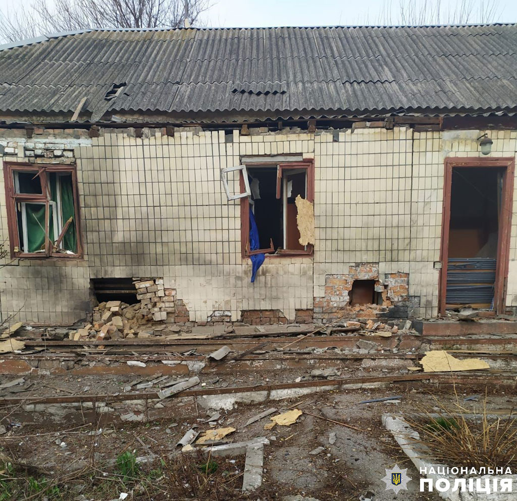 Враг атаковал четыре общины Никопольщины: пострадали пять человек, среди них полицейский: следователи документируют последствия российских ударов Враг атаковал четыре общины Никопольщины: пострадали пять человек, среди них полицейский: следователи документируют последствия российских ударов