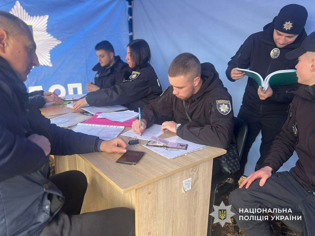 В течение суток враг атаковал Днепропетровскую область – есть погибшие и пострадавшие: полиция работает на местах атаки и принимает сообщения от пострадавших В течение суток враг атаковал Днепропетровскую область – есть погибшие и пострадавшие: полиция работает на местах атаки и принимает сообщения от пострадавших