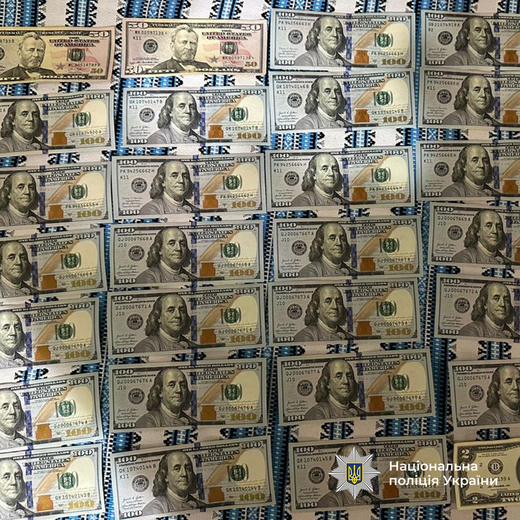 Требовали 50 тысяч долларов США несуществующего долга — в Кривом Роге будут судить группу лиц Требовали 50 тысяч долларов США несуществующего долга — в Кривом Роге будут судить группу лиц