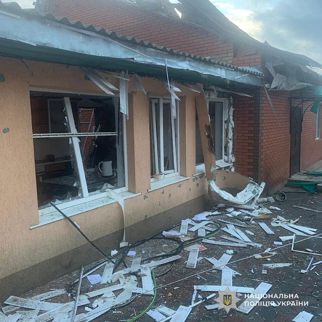 Восемь прифронтовых общин Днепропетровщины были атакованы врагом, есть раненые и погибший: полицейские продолжают сбор вещественных доказательств Восемь прифронтовых общин Днепропетровщины были атакованы врагом, есть раненые и погибший: полицейские продолжают сбор вещественных доказательств