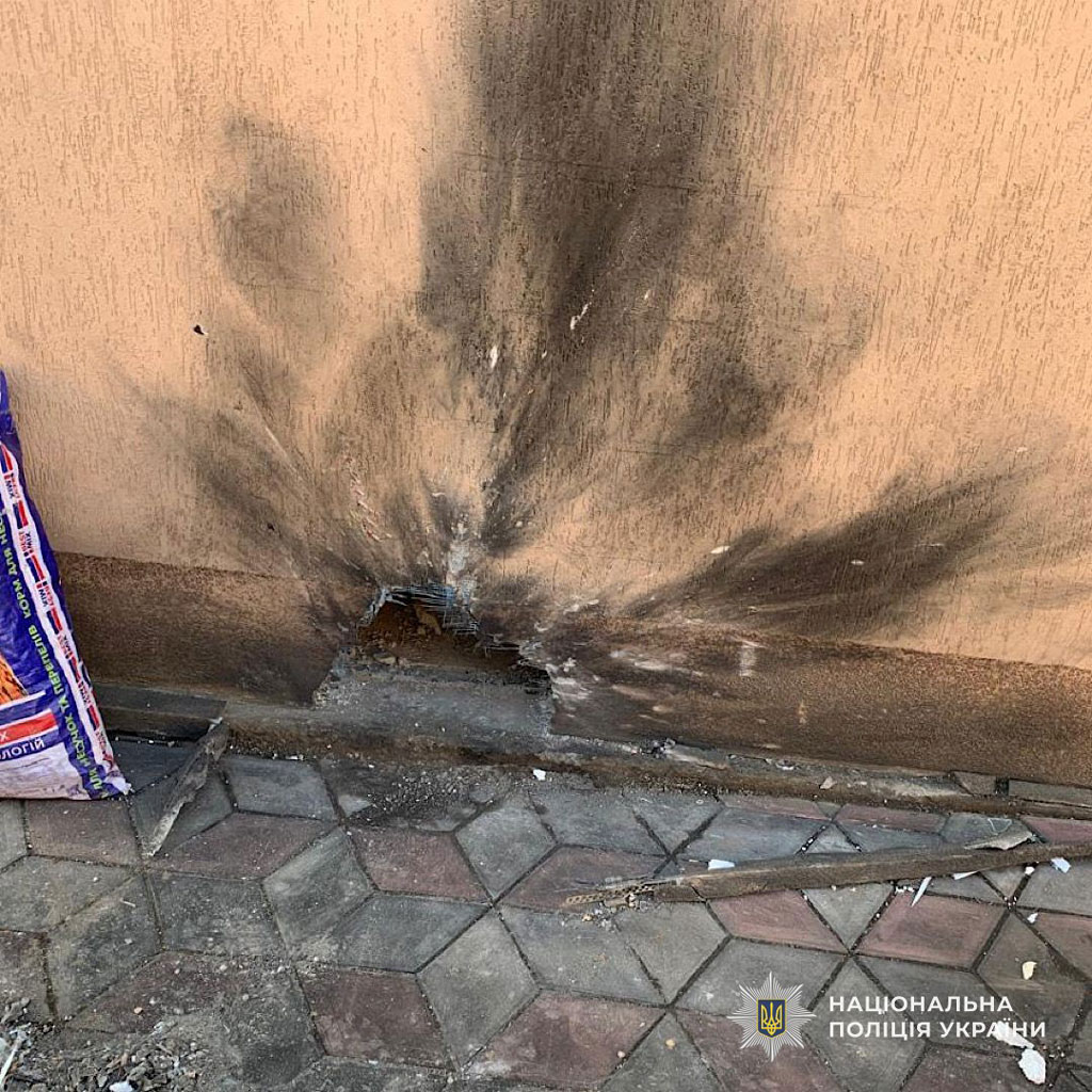 Восемь прифронтовых общин Днепропетровщины были атакованы врагом, есть раненые и погибший: полицейские продолжают сбор вещественных доказательств Восемь прифронтовых общин Днепропетровщины были атакованы врагом, есть раненые и погибший: полицейские продолжают сбор вещественных доказательств