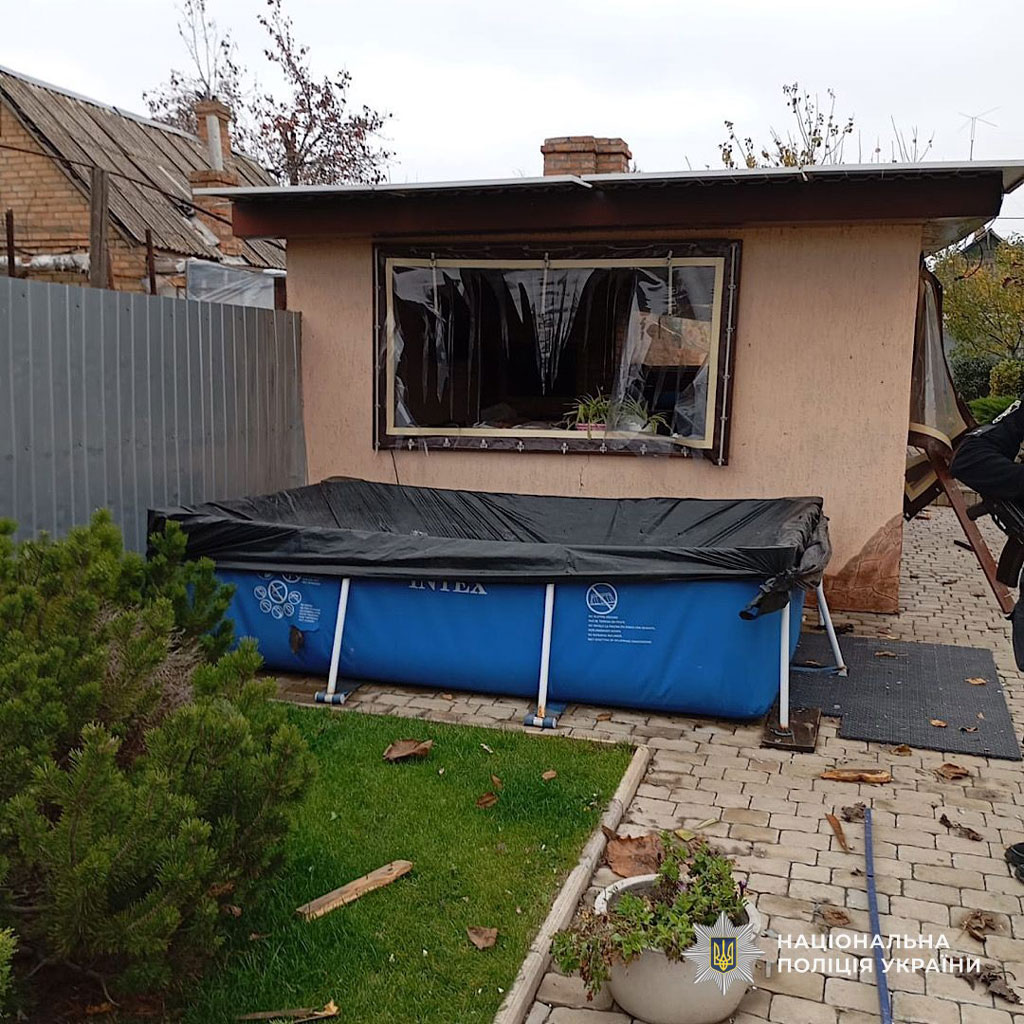 Враг продолжает бить по Днепропетровщине, есть пострадавшие среди гражданских жителей: следователи документируют последствия нанесенных ударов Враг продолжает бить по Днепропетровщине, есть пострадавшие среди гражданских жителей: следователи документируют последствия нанесенных ударов