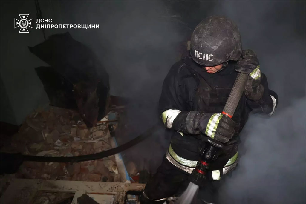 Враг продолжает бить по Днепропетровщине, есть пострадавшие среди гражданских жителей: следователи документируют последствия нанесенных ударов Враг продолжает бить по Днепропетровщине, есть пострадавшие среди гражданских жителей: следователи документируют последствия нанесенных ударов