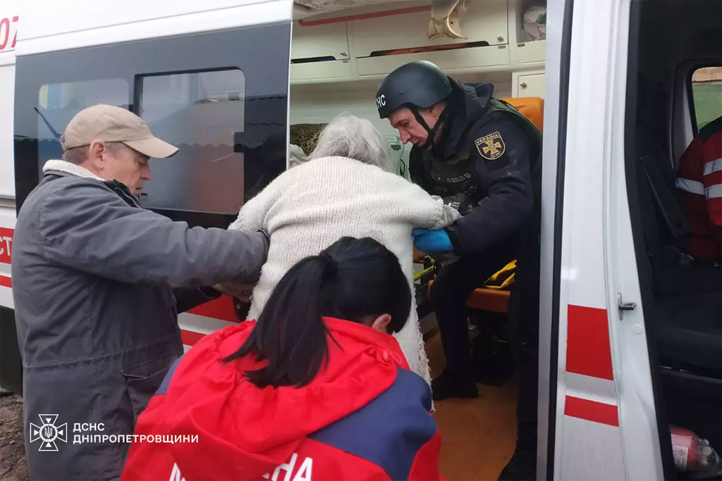 Пять общин Днепропетровщины получили удары врага, есть пострадавшие: полицейские выясняют последствия вражеских атак Пять общин Днепропетровщины получили удары врага, есть пострадавшие: полицейские выясняют последствия вражеских атак
