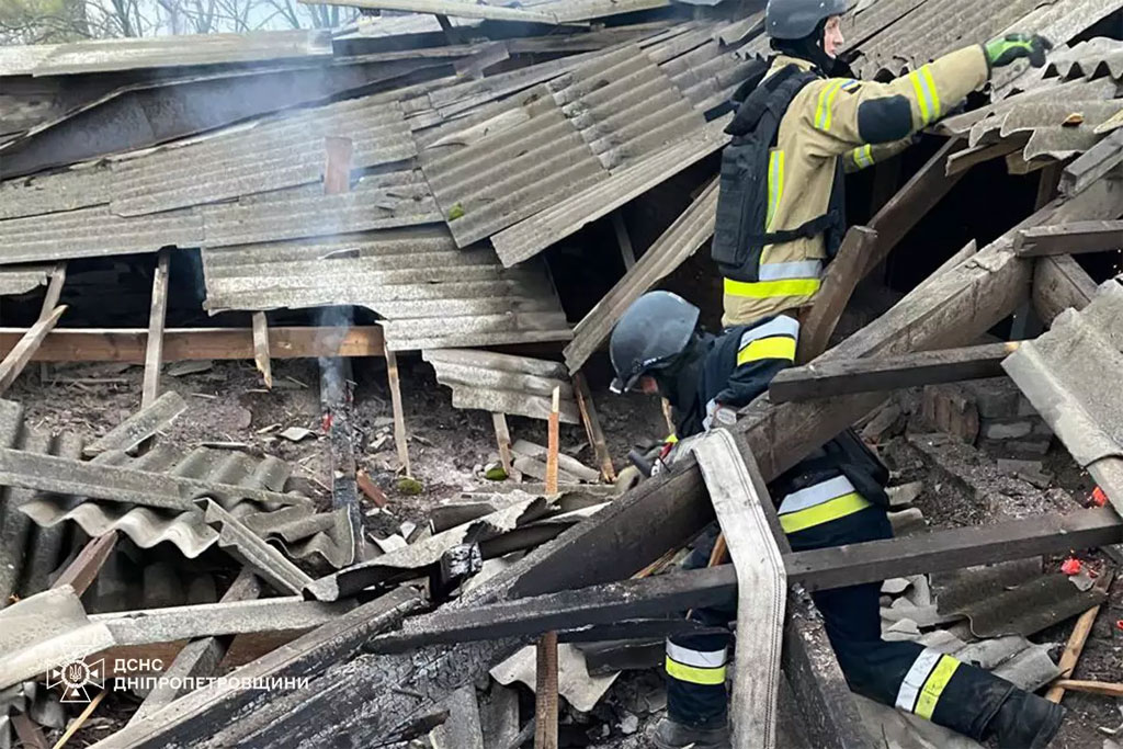 Пять общин Днепропетровщины получили удары врага, есть пострадавшие: полицейские выясняют последствия вражеских атак Пять общин Днепропетровщины получили удары врага, есть пострадавшие: полицейские выясняют последствия вражеских атак