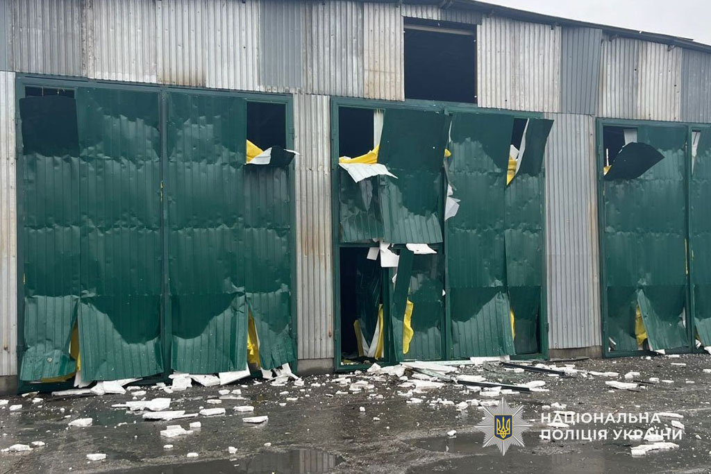 Враг атаковал Днепропетровщину 11-12 ноября – погиб человек, повреждены гражданские объекты: полицейские фиксируют последствия военных преступлений россиян Враг атаковал Днепропетровщину 11-12 ноября – погиб человек, повреждены гражданские объекты: полицейские фиксируют последствия военных преступлений россиян