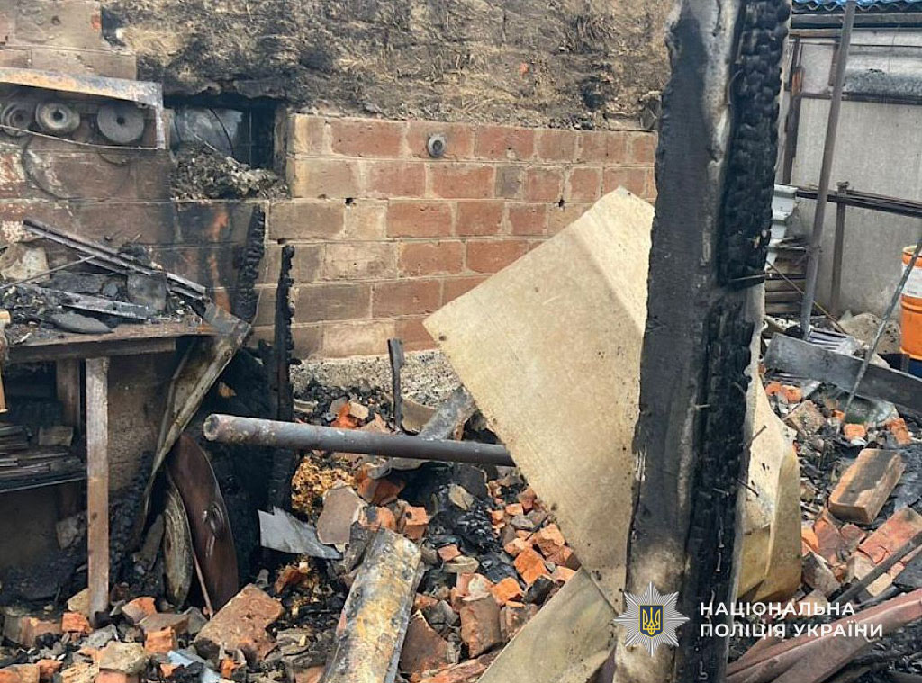 Враг атаковал Днепропетровщину 11-12 ноября – погиб человек, повреждены гражданские объекты: полицейские фиксируют последствия военных преступлений россиян Враг атаковал Днепропетровщину 11-12 ноября – погиб человек, повреждены гражданские объекты: полицейские фиксируют последствия военных преступлений россиян