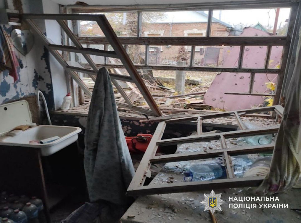 Враг атаковал Днепропетровщину 11-12 ноября – погиб человек, повреждены гражданские объекты: полицейские фиксируют последствия военных преступлений россиян Враг атаковал Днепропетровщину 11-12 ноября – погиб человек, повреждены гражданские объекты: полицейские фиксируют последствия военных преступлений россиян