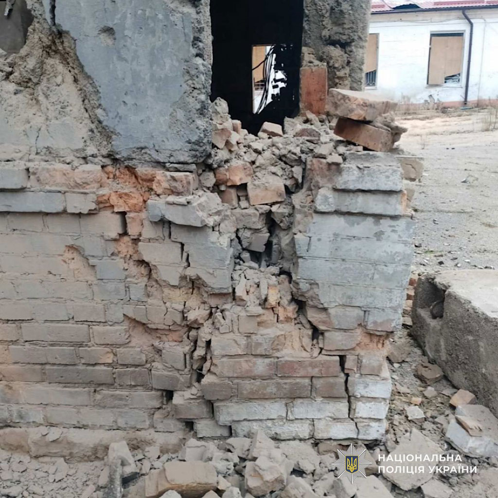 Враг атаковал Днепропетровщину 11-12 ноября – погиб человек, повреждены гражданские объекты: полицейские фиксируют последствия военных преступлений россиян Враг атаковал Днепропетровщину 11-12 ноября – погиб человек, повреждены гражданские объекты: полицейские фиксируют последствия военных преступлений россиян
