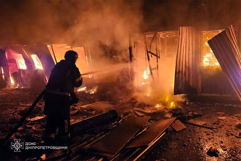 Враг атаковал Днепропетровщину 11-12 ноября – погиб человек, повреждены гражданские объекты: полицейские фиксируют последствия военных преступлений россиян Враг атаковал Днепропетровщину 11-12 ноября – погиб человек, повреждены гражданские объекты: полицейские фиксируют последствия военных преступлений россиян