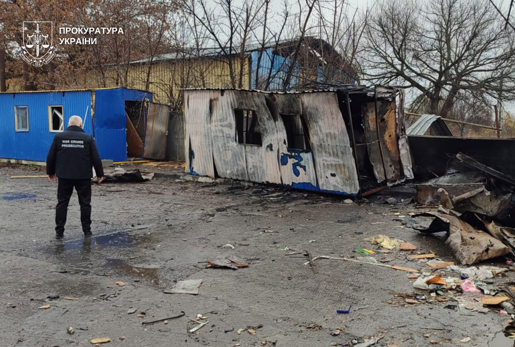 Враг атаковал Днепропетровщину 11-12 ноября – погиб человек, повреждены гражданские объекты: полицейские фиксируют последствия военных преступлений россиян Враг атаковал Днепропетровщину 11-12 ноября – погиб человек, повреждены гражданские объекты: полицейские фиксируют последствия военных преступлений россиян