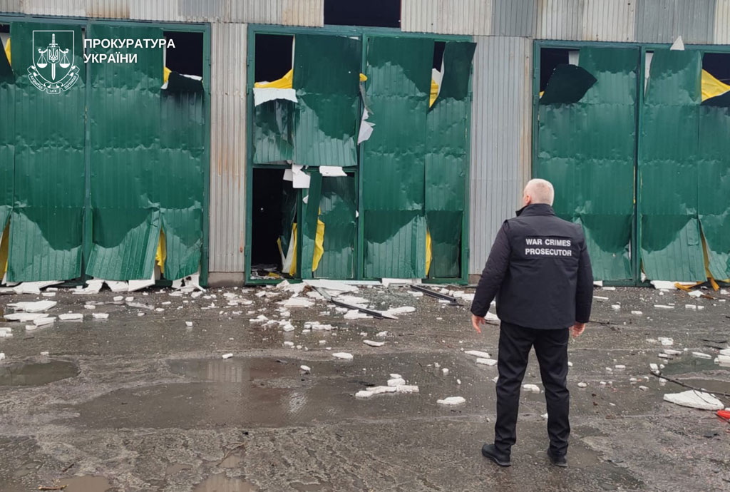 Враг атаковал Днепропетровщину 11-12 ноября – погиб человек, повреждены гражданские объекты: полицейские фиксируют последствия военных преступлений россиян Враг атаковал Днепропетровщину 11-12 ноября – погиб человек, повреждены гражданские объекты: полицейские фиксируют последствия военных преступлений россиян