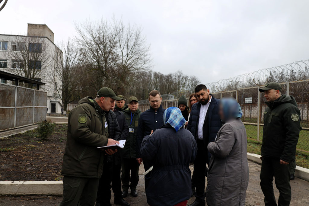 Руководитель Днепропетровской областной прокуратуры Юрий Папуша проверил соблюдение прав осужденных в женской Каменской исправительной колонии (№34) Руководитель Днепропетровской областной прокуратуры Юрий Папуша проверил соблюдение прав осужденных в женской Каменской исправительной колонии (№34)
