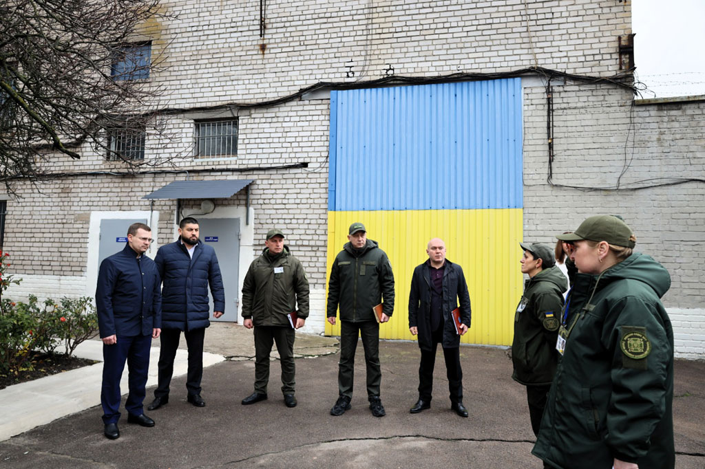 Руководитель Днепропетровской областной прокуратуры Юрий Папуша проверил соблюдение прав осужденных в женской Каменской исправительной колонии (№34) Руководитель Днепропетровской областной прокуратуры Юрий Папуша проверил соблюдение прав осужденных в женской Каменской исправительной колонии (№34)