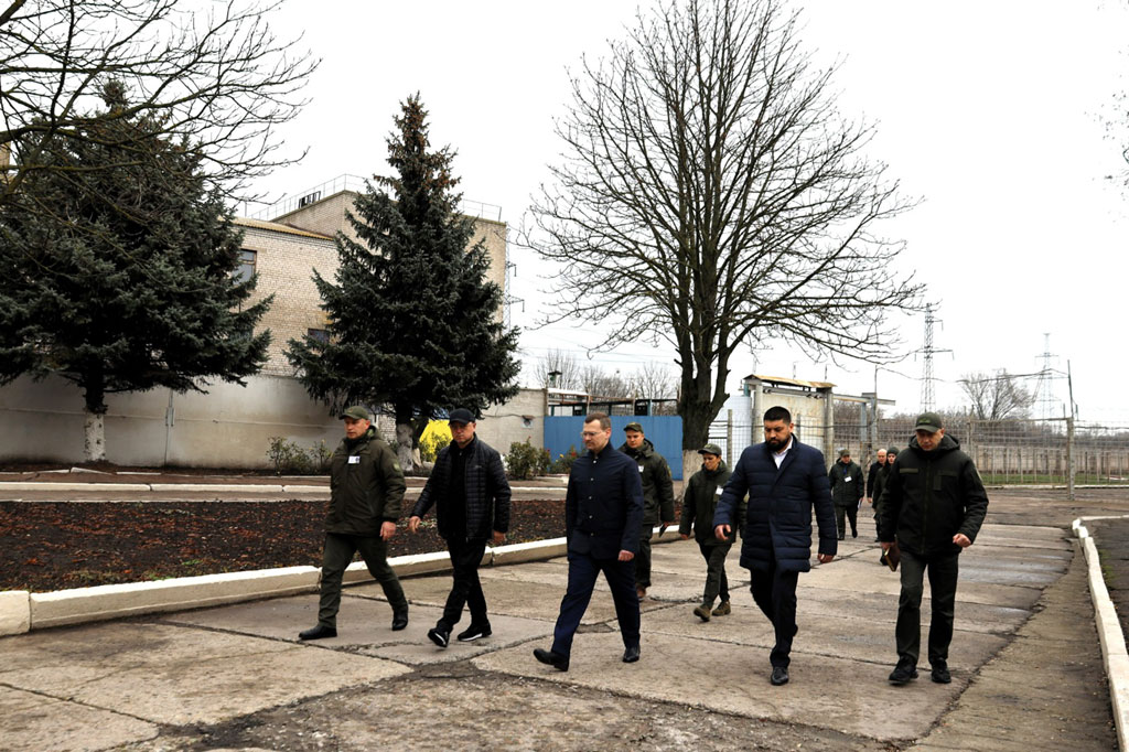 Руководитель Днепропетровской областной прокуратуры Юрий Папуша проверил соблюдение прав осужденных в женской Каменской исправительной колонии (№34) Руководитель Днепропетровской областной прокуратуры Юрий Папуша проверил соблюдение прав осужденных в женской Каменской исправительной колонии (№34)