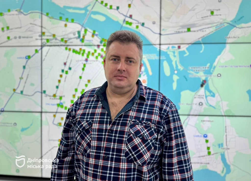 инженер-электроник отдела управления светофорными объектами КП «Транспортная инфраструктура города» Владимир Саватеев инженер-электроник отдела управления светофорными объектами КП «Транспортная инфраструктура города» Владимир Саватеев