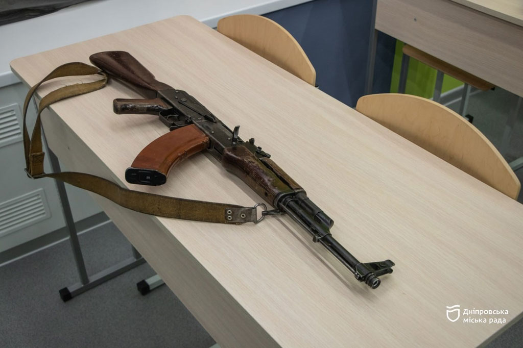 В Днепре школьников учат руководить дронами и спасать жизнь на уроках «Защита Украины» В Днепре школьников учат руководить дронами и спасать жизнь на уроках «Защита Украины»