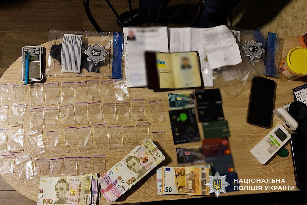 Полиция Днепра задокументировала деятельность группы, участники которой наладили незаконную схему сбыта психотропных веществ в больших объемах Полиция Днепра задокументировала деятельность группы, участники которой наладили незаконную схему сбыта психотропных веществ в больших объемах