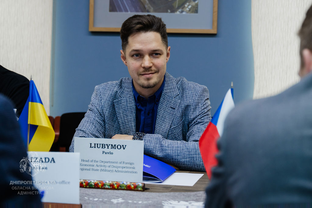начальник управления внешнеэкономической деятельности ОВА Павел Любимов начальник управления внешнеэкономической деятельности ОВА Павел Любимов