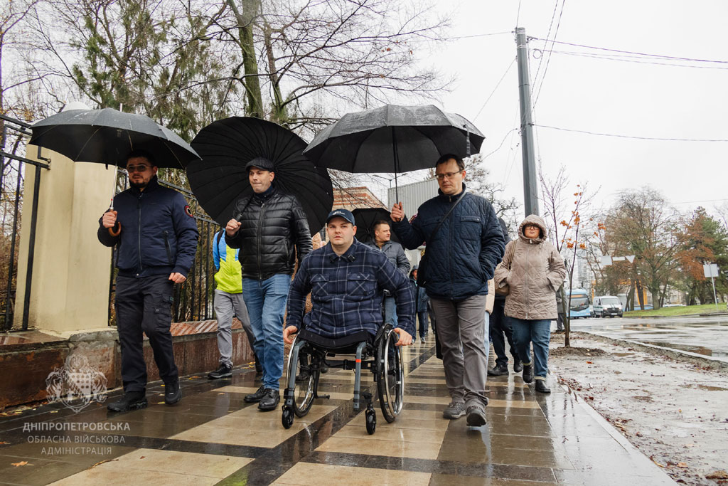 Тест-драйв безбарьерного маршрута: в Днепре проинспектировали выполненную часть флагманского проекта Тест-драйв безбарьерного маршрута: в Днепре проинспектировали выполненную часть флагманского проекта