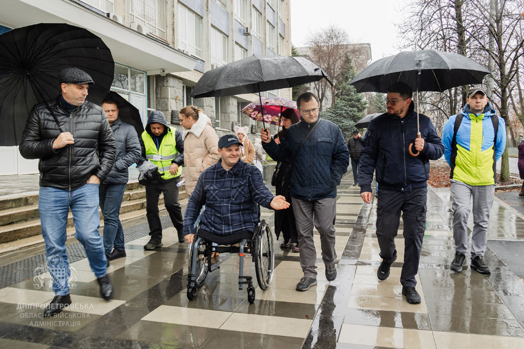 Тест-драйв безбарьерного маршрута: в Днепре проинспектировали выполненную часть флагманского проекта Тест-драйв безбарьерного маршрута: в Днепре проинспектировали выполненную часть флагманского проекта