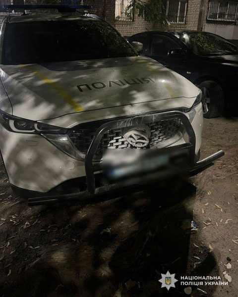 Повредил служебный автомобиль полиции: правоохранители Днепра задержали подозреваемого Повредил служебный автомобиль полиции: правоохранители Днепра задержали подозреваемого
