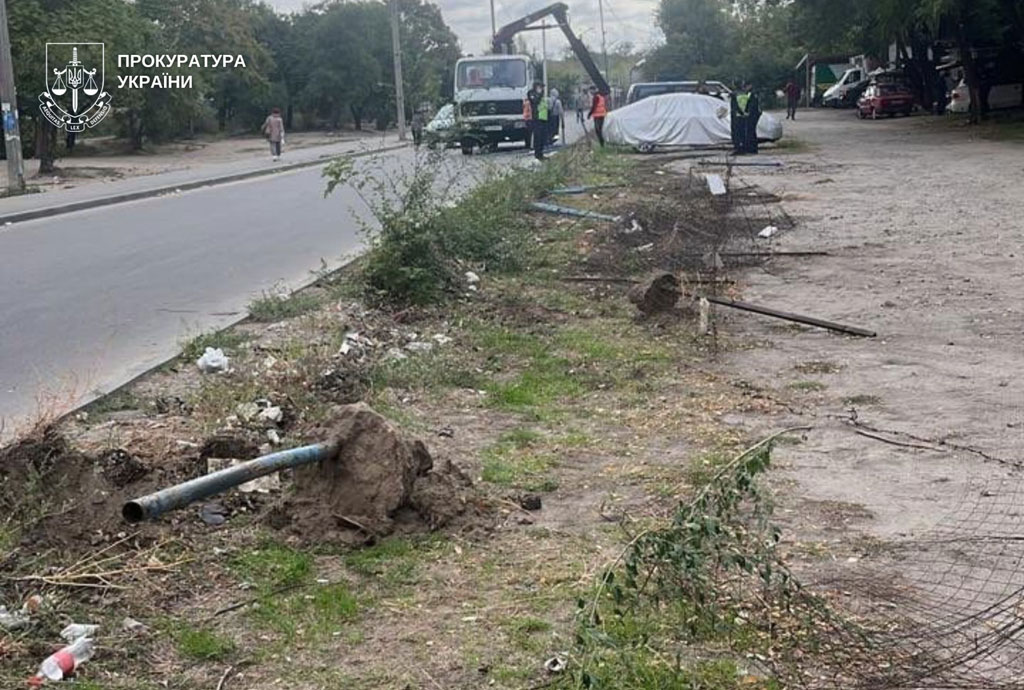 По иску прокуратуры демонтирована незаконная стоянка и возвращена земля территориальной общине Днепра По иску прокуратуры демонтирована незаконная стоянка и возвращена земля территориальной общине Днепра