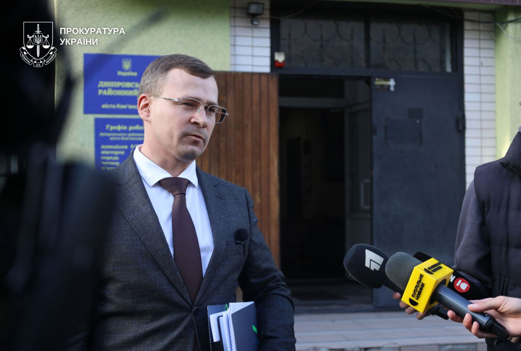 Судебные дебаты по делу о несовершеннолетних потерпевших: руководитель Днепропетровской областной прокуратуры Юрий Папуша настаивал на назначении пожизненного лишения свободы. Судебные дебаты по делу о несовершеннолетних потерпевших: руководитель Днепропетровской областной прокуратуры Юрий Папуша настаивал на назначении пожизненного лишения свободы.