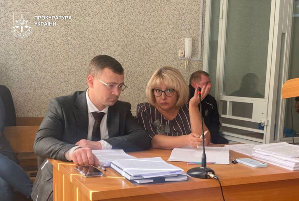Судебные дебаты по делу о несовершеннолетних потерпевших: руководитель Днепропетровской областной прокуратуры Юрий Папуша настаивал на назначении пожизненного лишения свободы. Судебные дебаты по делу о несовершеннолетних потерпевших: руководитель Днепропетровской областной прокуратуры Юрий Папуша настаивал на назначении пожизненного лишения свободы.