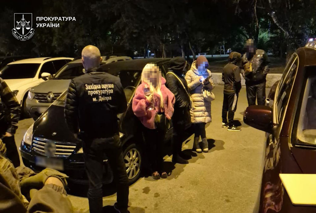 На Днепропетровщине полицейские разоблачили преступную группу, которая организовала незаконную переправку мужчин призывного возраста через границу На Днепропетровщине полицейские разоблачили преступную группу, которая организовала незаконную переправку мужчин призывного возраста через границу