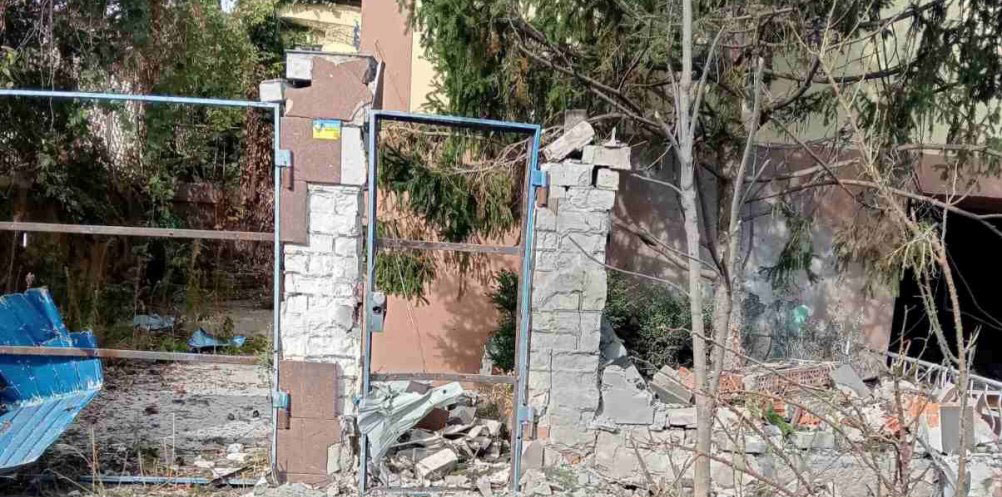 Враг продолжает обстреливать жилые дома в Днепропетровской области Враг продолжает обстреливать жилые дома в Днепропетровской области