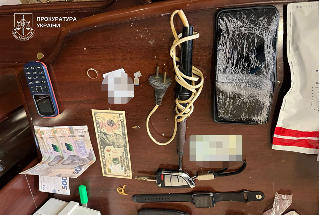 В Кривом Роге за незаконное лишение свободы местного жителя и вымогание средств за его освобождение полицейские задержали троих участников преступной группы В Кривом Роге за незаконное лишение свободы местного жителя и вымогание средств за его освобождение полицейские задержали троих участников преступной группы