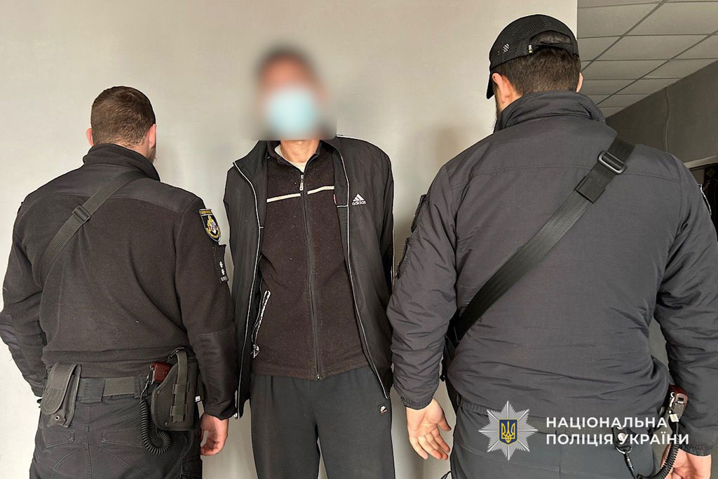 В Кривом Роге полицейские задержали мужчину, который ограбил пожилую женщину возле банкомата В Кривом Роге полицейские задержали мужчину, который ограбил пожилую женщину возле банкомата