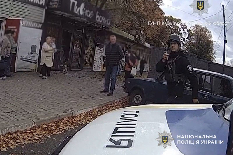 Война в деталях: глазами следователя – в Днепре состоялась выставка картин полицейских Война в деталях: глазами следователя – в Днепре состоялась выставка картин полицейских