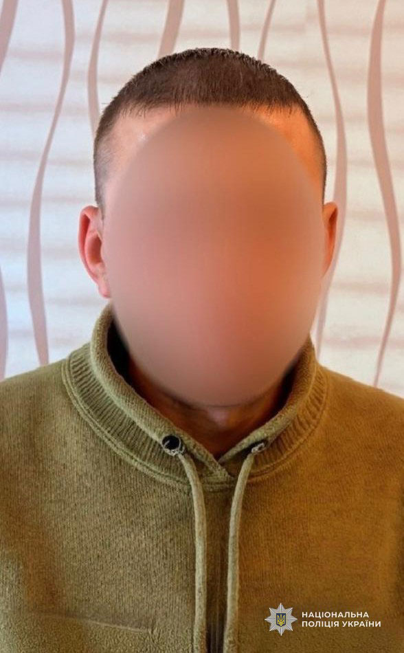 На Днепропетровщине задержали мужчину, который украл ящик для сбора пожертвований из храма На Днепропетровщине задержали мужчину, который украл ящик для сбора пожертвований из храма