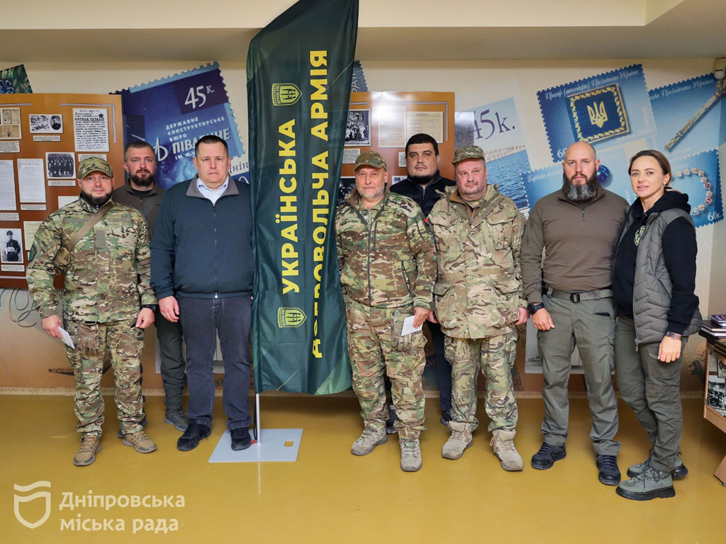Дмитрий Ярош и Борис Филатов в Днепре провели спецпогашение почтовой марки, посвященной Украинской добровольческой армии Дмитрий Ярош и Борис Филатов в Днепре провели спецпогашение почтовой марки, посвященной Украинской добровольческой армии
