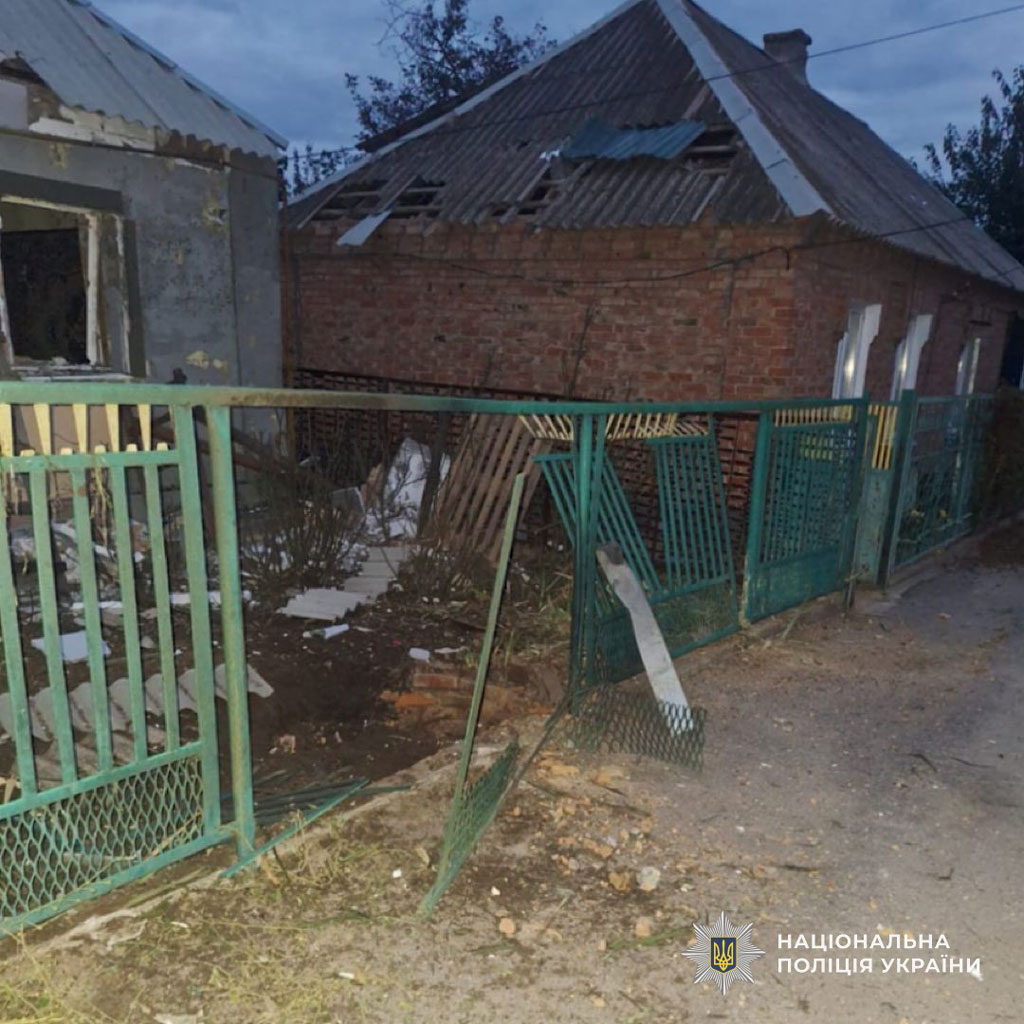 На Днепропетровщине в результате вражеского удара погибла женщина, разрушены гражданские объекты: на местах продолжается работа следователей На Днепропетровщине в результате вражеского удара погибла женщина, разрушены гражданские объекты: на местах продолжается работа следователей