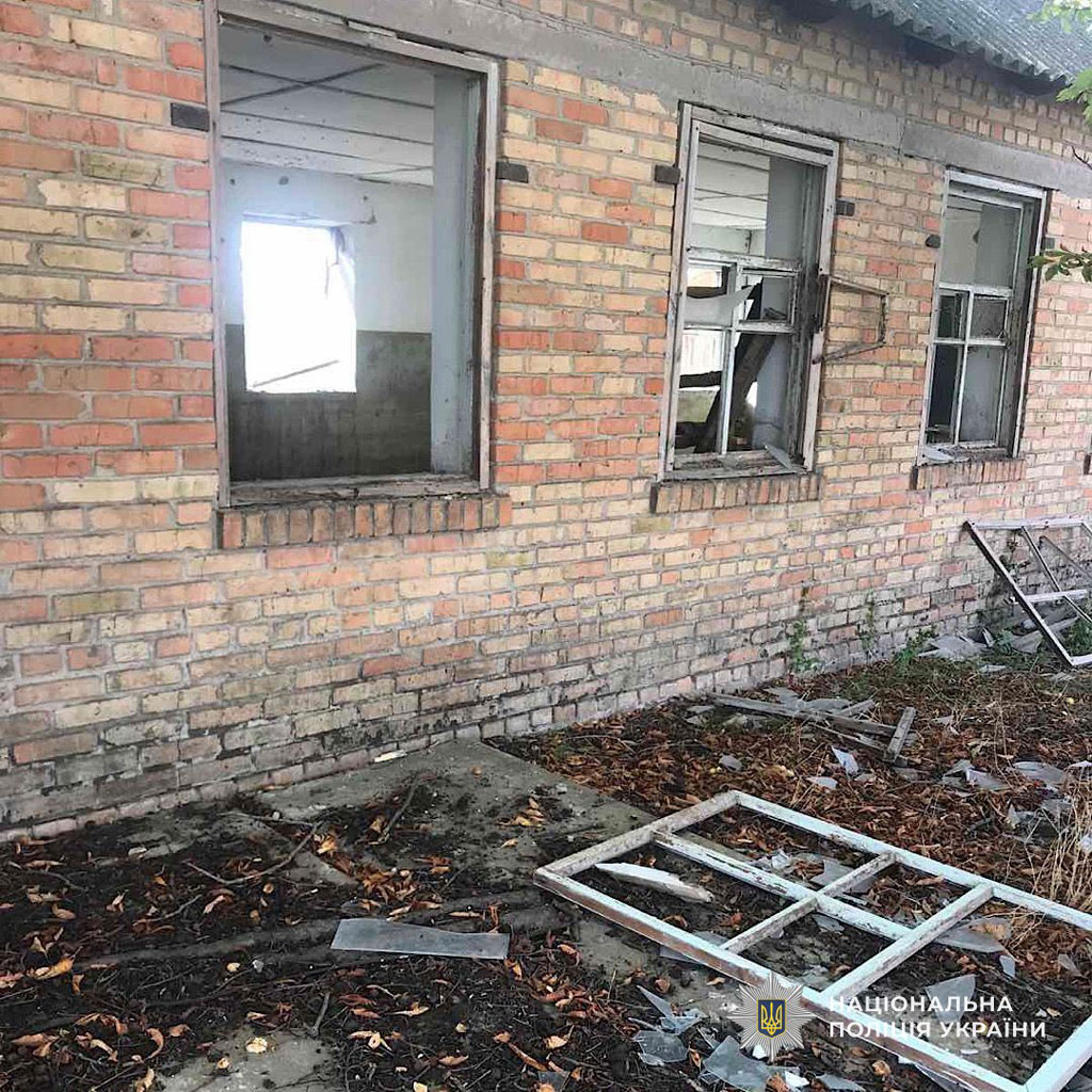 На Днепропетровщине в результате вражеского удара погибла женщина, разрушены гражданские объекты: на местах продолжается работа следователей На Днепропетровщине в результате вражеского удара погибла женщина, разрушены гражданские объекты: на местах продолжается работа следователей