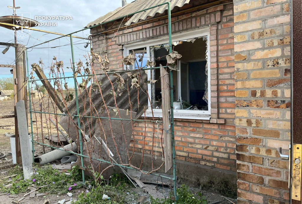 На Днепропетровщине в результате вражеского удара погибла женщина, разрушены гражданские объекты: на местах продолжается работа следователей На Днепропетровщине в результате вражеского удара погибла женщина, разрушены гражданские объекты: на местах продолжается работа следователей