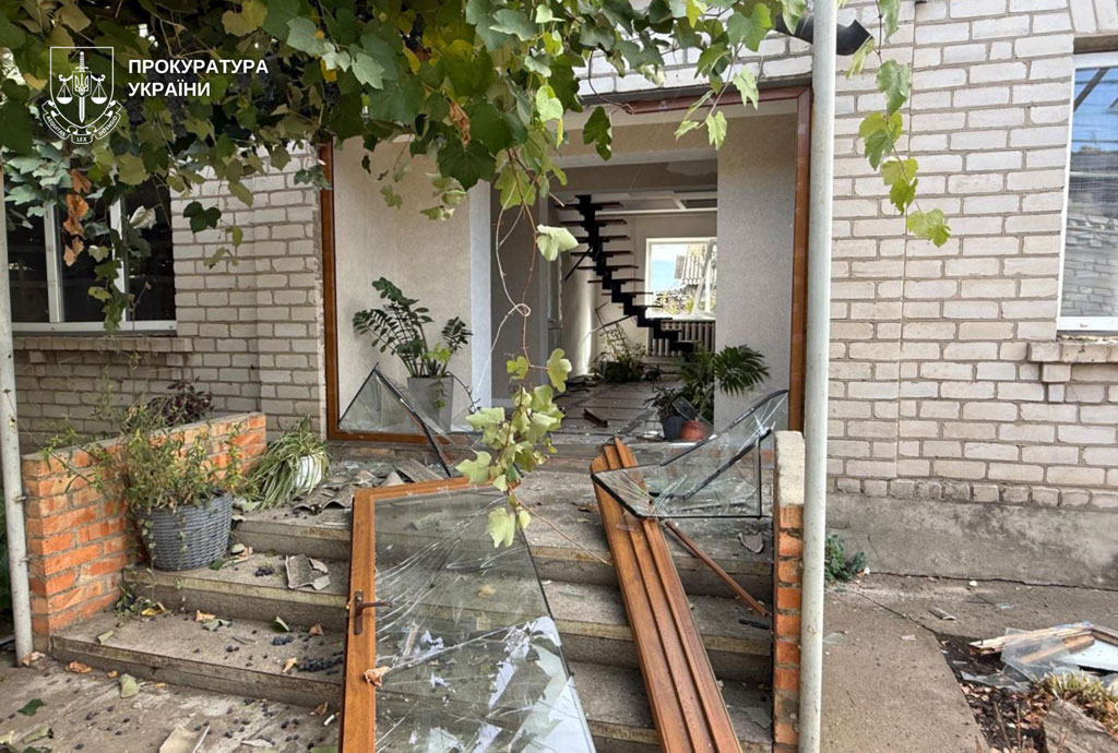 На Днепропетровщине в результате вражеского удара погибла женщина, разрушены гражданские объекты: на местах продолжается работа следователей На Днепропетровщине в результате вражеского удара погибла женщина, разрушены гражданские объекты: на местах продолжается работа следователей