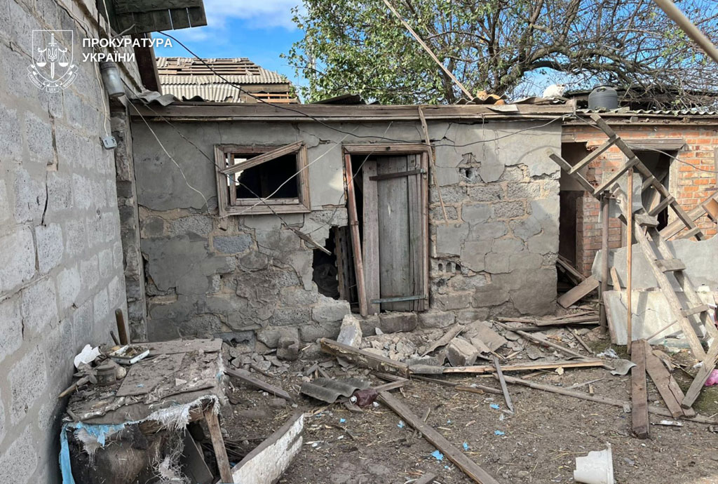 На Днепропетровщине в результате вражеского удара погибла женщина, разрушены гражданские объекты: на местах продолжается работа следователей На Днепропетровщине в результате вражеского удара погибла женщина, разрушены гражданские объекты: на местах продолжается работа следователей