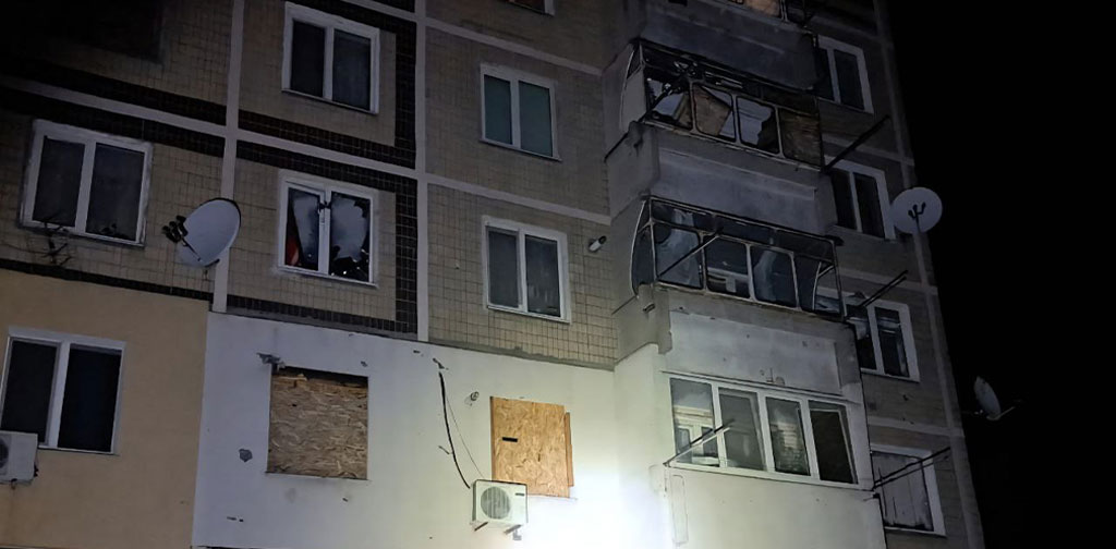 Враг продолжает наносить удары по Днепропетровщине, пострадали три пожилых женщины: полицейские работают на местах военных преступлений Враг продолжает наносить удары по Днепропетровщине, пострадали три пожилых женщины: полицейские работают на местах военных преступлений