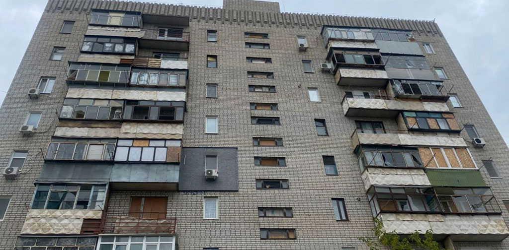 Враг продолжает наносить удары по Днепропетровщине, пострадали три пожилых женщины: полицейские работают на местах военных преступлений Враг продолжает наносить удары по Днепропетровщине, пострадали три пожилых женщины: полицейские работают на местах военных преступлений